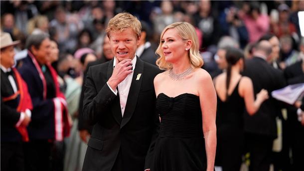 „Killers of the Flower Moon“: Scorseses Western-Krimi Jesse Plemons (l) und Kirsten Dunst vor der Premiere des Films „Killers of the Flower Moon“ in Cannes.