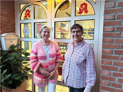 Nachfolge in Sicht: Das Licht in der Wilstedter Apotheke leuchtet weiter Zwei Frauen lachen in die Kamera.