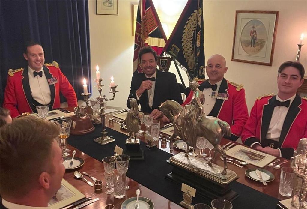 Jimmy Fallon wurde spontan zum Dinner eingeladen. 