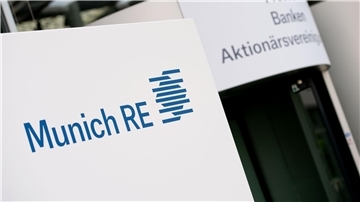 Joachim Wenning, Vorstandschef der Munich Re, kritisiert, untypischerweise, offen die Bundesregierung und die EU.
