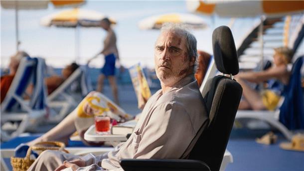 Joaquin Phoenix als Beau in einer Szene des Films „Beau is afraid“.