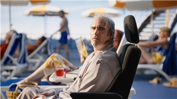 Joaquin Phoenix als Beau in einer Szene des Films „Beau is afraid“.