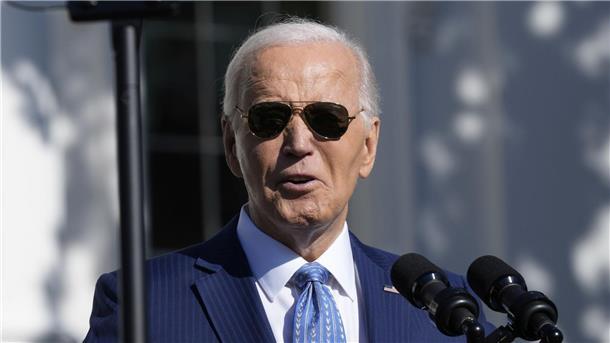 Biden begnadigt Truthähne vor Thanksgiving Joe Biden ist bei einem seiner letzten öffentlichen Auftritte als US-Präsident gut gelaunt.