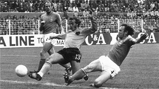Fußballwelt trauert um Johan Neeskens Johan Neeskens (M) wurde zweimal Vize-Weltmeister mit den Niederlanden.