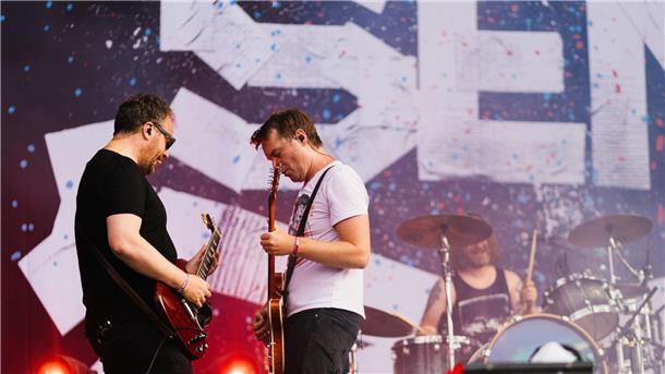 Madsen mit neuem Album „Hollywood“ Johannes (l) und Sebastian Madsen sind zwei von drei Geschwistern der Band, die nach ihrem Nachnamen bennant ist.