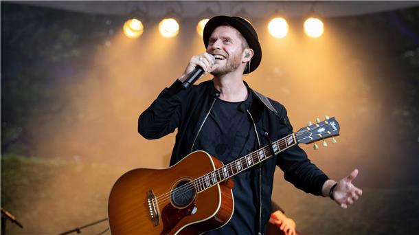 Johannes Oerding redet ungern mit Vater über seine Gefühle Johannes Oerding, Popsänger und Songwriter, verarbeitet in seinem neue Album seine Gefühle.