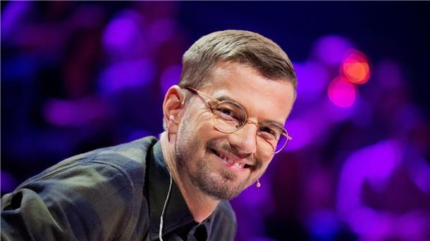 „Wer stiehlt mir die Show?“ - Joko trifft auf Nackt-Flitzer Joko Winterscheidt kennt sich aus mit skurrilen Aktionen.
