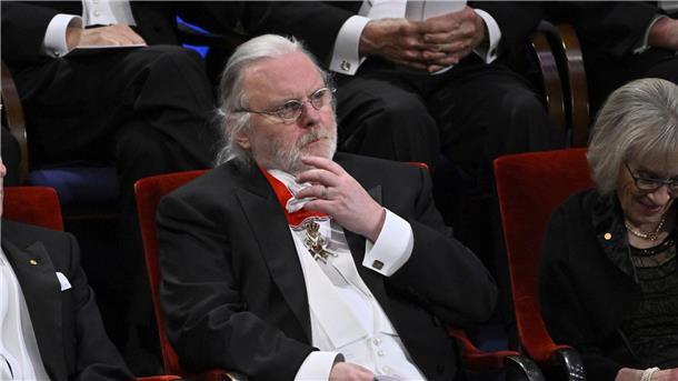 Jon Fosse bei der Nobelpreisverleihung in Stockholm.