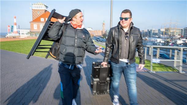 Darum sind diese Bremerhavener mit ihren Gags bei TikTok und Instagram Mega-Stars „Männer die aufs Wasser starren“