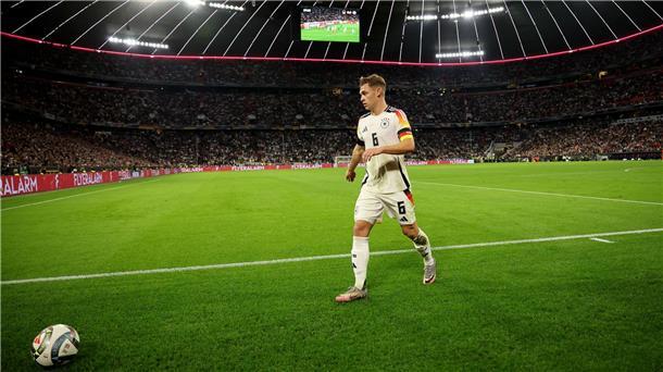 Kapitän Kimmich: „Große Ziele“ - aber kein Politiker Joshua Kimmich trägt die Kapitänsbinde mit der Erfahrung von 95 Länderspielen.