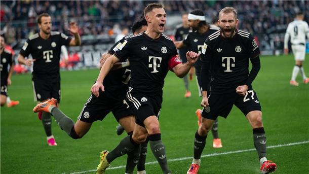 Bayern treffen spät zum Sieg nach großem Gladbacher Kampf Josuha Kimmich (M) brachte den FC Bayern in Führung.