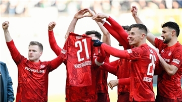Jubel auf dem Betzenberg: Der FCK gewinnt erneut.