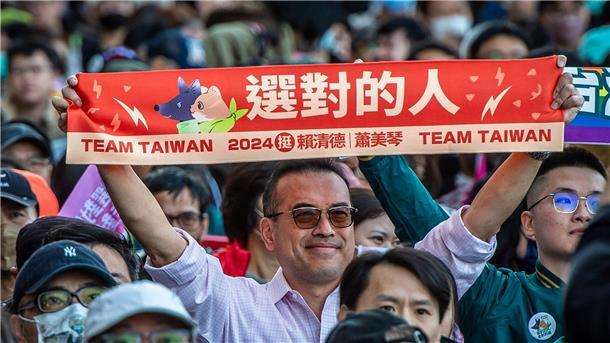 Taiwan wählt China-Kritiker zum Präsidenten Jubel bei den Anhängern von William Lai.