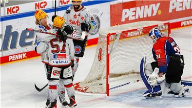 Jubel bei den Spielern der Fischtown Pinguins nach dem Sieg gegen die Nürnberg Ice Tigers.