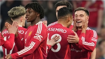 Manchester United siegt nach sensationellem Comeback 5:4 Jubel in Old Trafford: Manchester United zieht ins Halbfinale der Europa League ein.