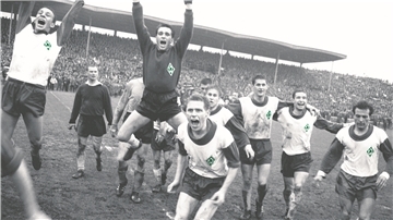 Jubel von Werder Bremen nach dem Gewinner der deustchen Meisterschaft 1965