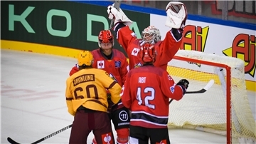 Jubelnd reckte Maximilian Franzreb Anfang September die Arme in die Höhe. Der Torwart setzte sich im ersten Saisonspiel mit den Fischtown Pinguins in der Champions Hockey League gegen Titelverteidiger Genf durch. Diesen Erfolg wollen die Bremerhavener nun wiederholen.
