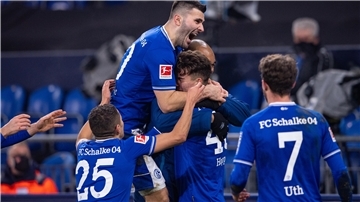 Jubelnde Schalker Spieler bekamen die Fans des Bundesligisten im vergangenen Jahr nur selten zu sehen. Umso größer war die Erleichterung, dass zumindest der Negativrekord von Tasmania Berlin nicht eingestellt wurde.