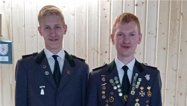 Herbstabschluss- und Vizekönigsschießen in Kuhstedtermoor Jugendvizekönig Philipp Gerken (links) und Vizekönig Nils Stelljes.