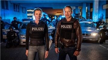 Julia Grosz (Franziska Weisz) und Thorsten Falke (Wotan Wilke Möhring) in einer Szene aus „Tatort: Was bleibt“.