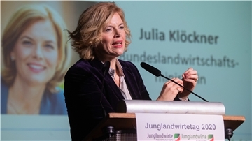 Julia Klöckner (CDU), Bundesagrarministerin, spricht beim Junglandwirtetag der Junglandwirte Niedersachsen.