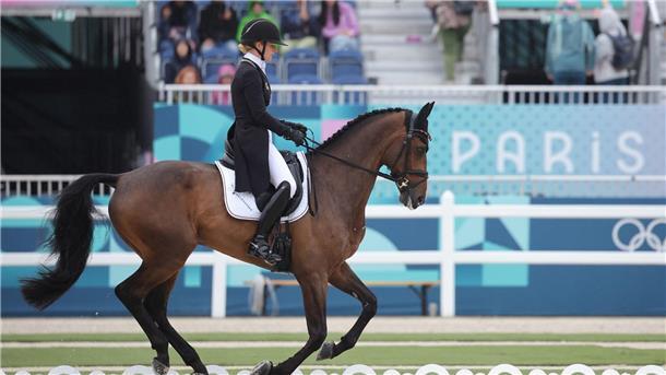 Deutsches Vielseitigkeits-Team reitet auf Medaillen-Kurs Julia Krajewski und ihr Pferd Nickel sind das erste Paar bei den olympischen Reit-Wettbewerben.