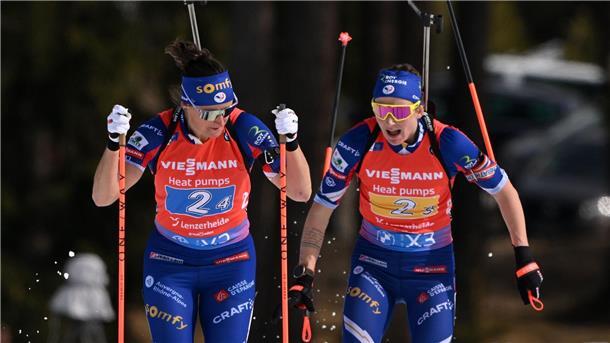 Verurteilter Biathlet-Star Simon muss Sperre fürchten Julia Simon (l) muss nun auch sportliche Sanktionen fürchten. (Archivbild)