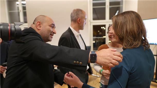 So könnte Lindner den Ampel-Kurs nachjustieren Julia Willie Hamburg, Spitzenkandidatin der Grünen bei der Landtagswahl, feiert mit Omid Nouripour das Wahlergebnis.