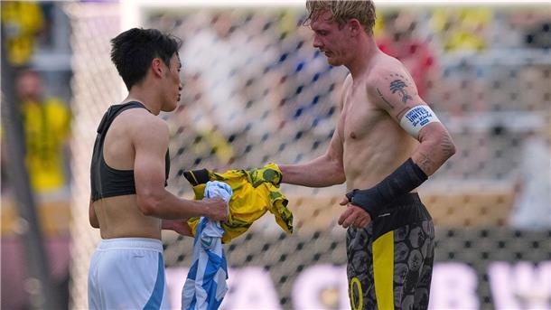 BVB ohne Chukwuemeka - Keine Operation bei Brandt nötig Julian Brandt muss einige Wochen mit einer Schiene am Arm spielen