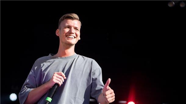 Das Jahr nach „Layla“: Hält der Ballermann-Boom an? Julian Sommer hat mit Mia Julia und dem Song „Peter Pan“ einen Hit gelandet.