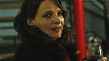 Juliette Binoche als Sara in „Mit Liebe und Entschlossenheit“.