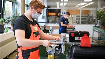 Junge Leute, die eine Ausbildung machen wollen, haben beste Chancen. Etliche Lehrstellen sind nach wie vor nicht besetzt.