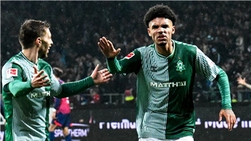 Justin Njinmah ist nach seinem Treffer zum 1:1 erleichtert.