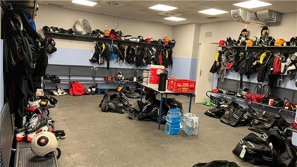 Liveticker: Die Fischtown Pinguins und ihr Abenteuer in Prag Kabinenflair in Prag.