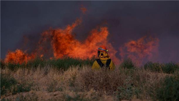 Hunderte kämpfen gegen Waldbrand in Südkalifornien Kampf gegen die Flammen in Kalifornien (Archivbild).
