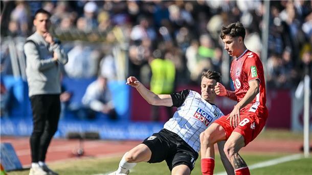 Köln rückt wieder vor: Glückliches 1:0 beim Vorletzten Ulm Kampf und Krampf: Der SSV Ulm und der 1. FC Köln zeigten bis zur Halbzeitpause kaum Spielfreude.