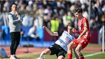 Kampf und Krampf: Der SSV Ulm und der 1. FC Köln zeigten bis zur Halbzeitpause kaum Spielfreude.