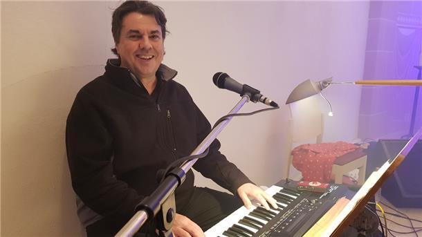 Kantor Andreas Borbe freut sich auf dide aktuelle Ausgabe der Zevener Orgelreihe.
