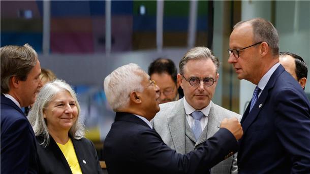 EU erhöht den Druck auf Russland Kanzler Merz hat es beim Gipfel in Brüssel nicht leicht mit seinem Vorstoß für die Nutzung des eingefrorenen russischen Vermögens für die Ukraine.