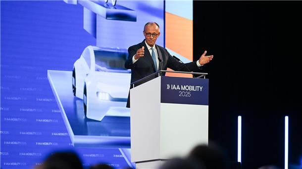 IAA: Schulterschluss gegen das Verbrennerverbot Kanzler Merz spricht bei der IAA-Eröffnung.