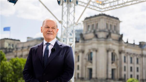 Kanzler Olaf Scholz muss in der Ampel-Koalition zwischen FDP und Grüne vermitteln.