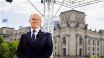 Kanzler Olaf Scholz muss in der Ampel-Koalition zwischen FDP und Grüne vermitteln.