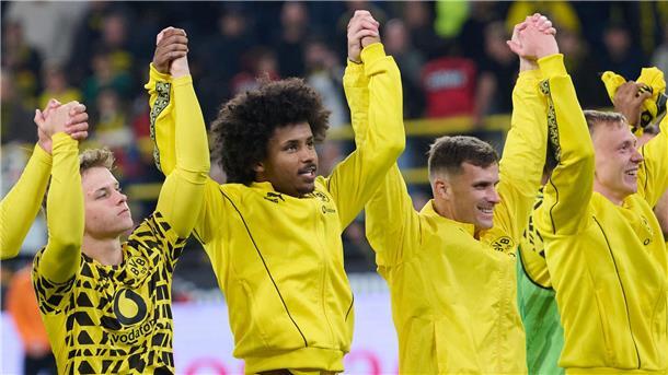 Karim Adeyemi (M) wird für die Dortmunder Mannschaft immer wichtiger.
