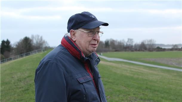 Karl-Heinz Vollers hat die Sturmflut im Februar 1962 auf dem Rechtenflether Deich miterlebt.