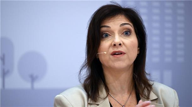 Heizungsgesetz - „fundamentale“ Verbesserung gefordert Katherina Reiche, Vorstandsvorsitzende Westenergie und Vorsitzende des Nationalen Wasserstoffrates, spricht auf dem Podium in Essen.