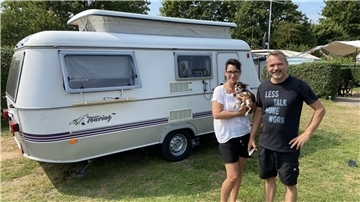 Katja und Bernhard Michaelis aus Verden besuchen den Nordenhamer Campingplatz zum ersten Mal. Die positiven Google-Bewertungen haben überzeugt.