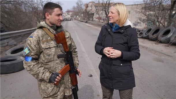 Katrin Eigendorf ist nicht nur im Nahen Osten im Einsatz. Über Monate war sie auch in den Kriegsgebieten in der Ukraine für ihre Recherchen unterwegs.