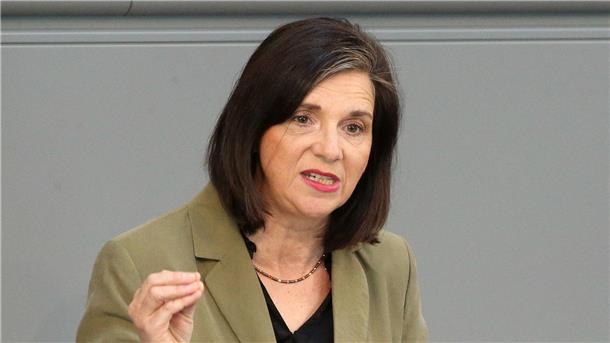 Göring-Eckardt warnt vor Kürzungen bei Demokratieprojekten Katrin Göring-Eckardt: „In komplizierten Zeiten verfangen leichte Antworten.“