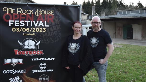 Rock-Festival: Dieses Paar macht in Loxstedt seinen Traum wahr Katrin und Lars Hill hoffen auf viele Besucher beim Open Air.