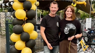 Das Foto zeigt Kay und Dunja Stöcker. 